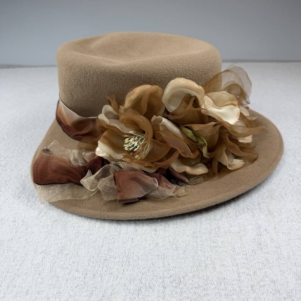 Vintage LOUISE GREEN Millinery Wool Felt Derby Hat Organza Silk Flower Camel